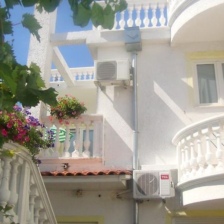 Apartments Vodice Marica Екстер'єр фото