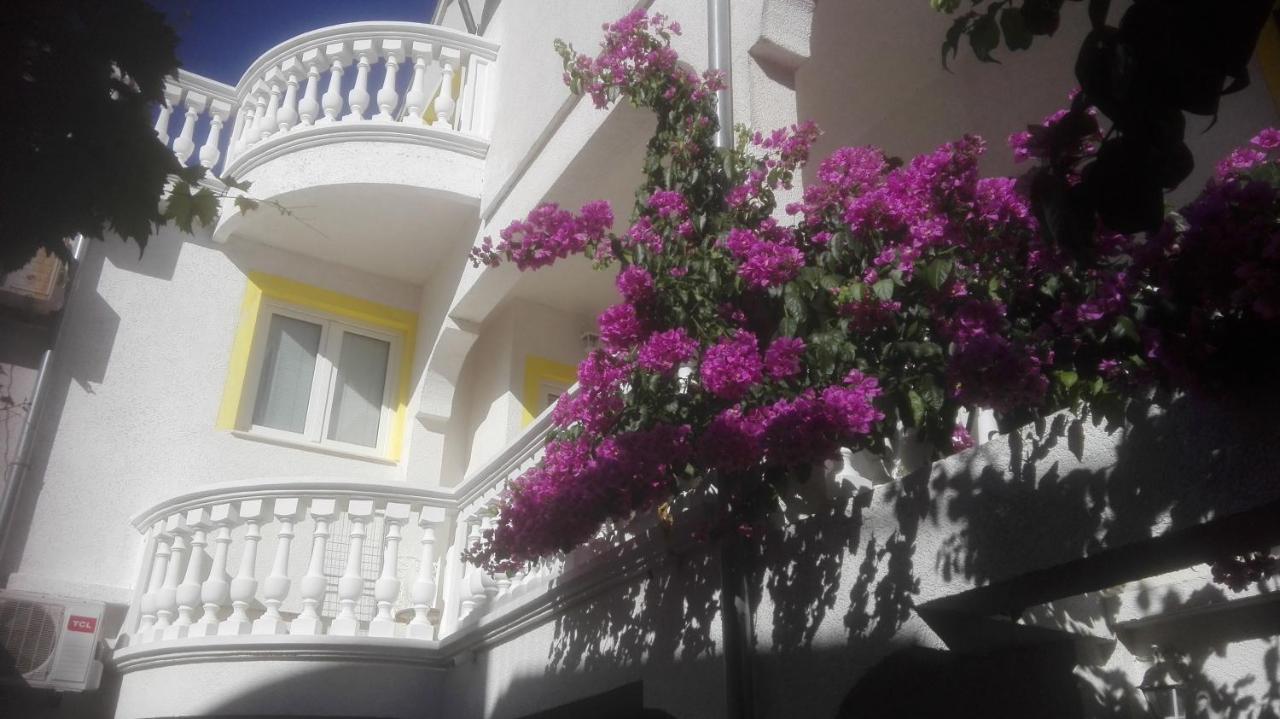 Apartments Vodice Marica Екстер'єр фото