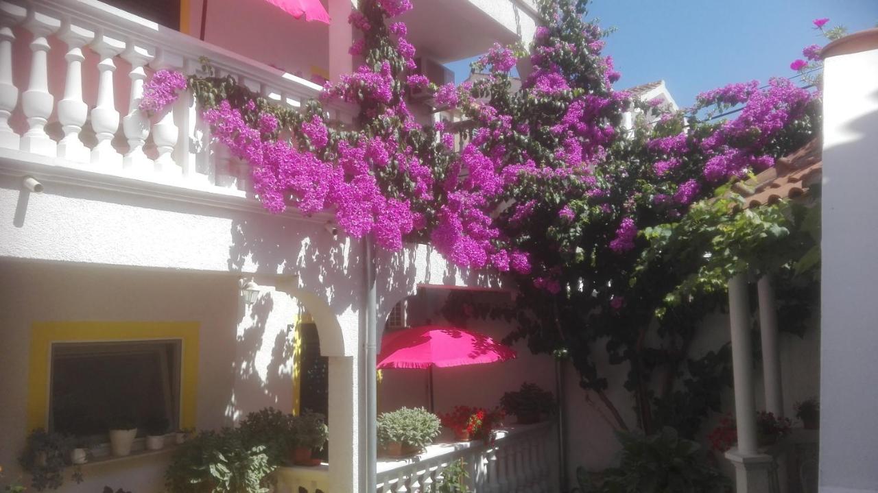 Apartments Vodice Marica Екстер'єр фото
