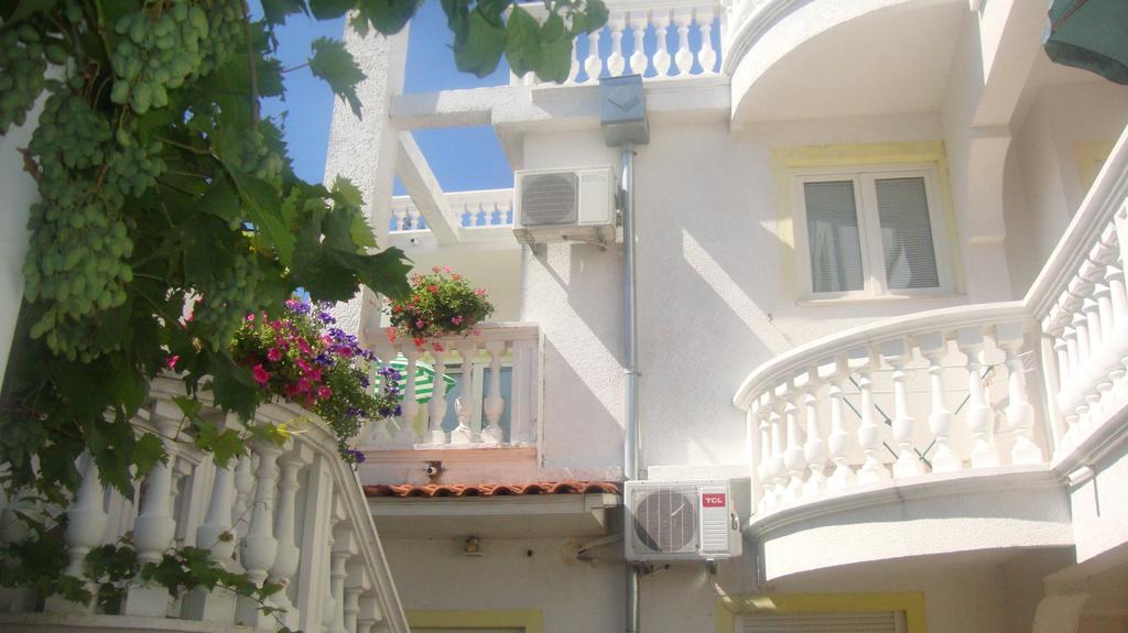 Apartments Vodice Marica Екстер'єр фото